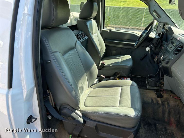 image for item NQ9971 2012 Ford F550 Super Duty XL  bucket truck