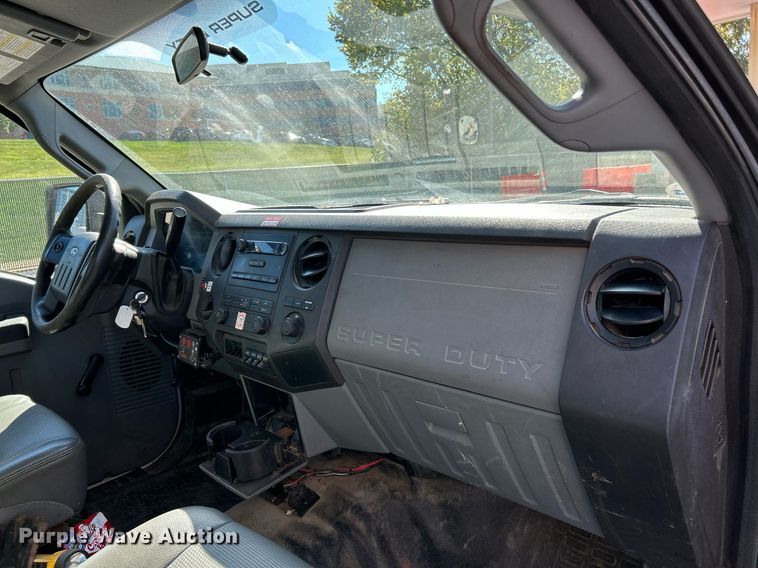 image for item NQ9971 2012 Ford F550 Super Duty XL  bucket truck