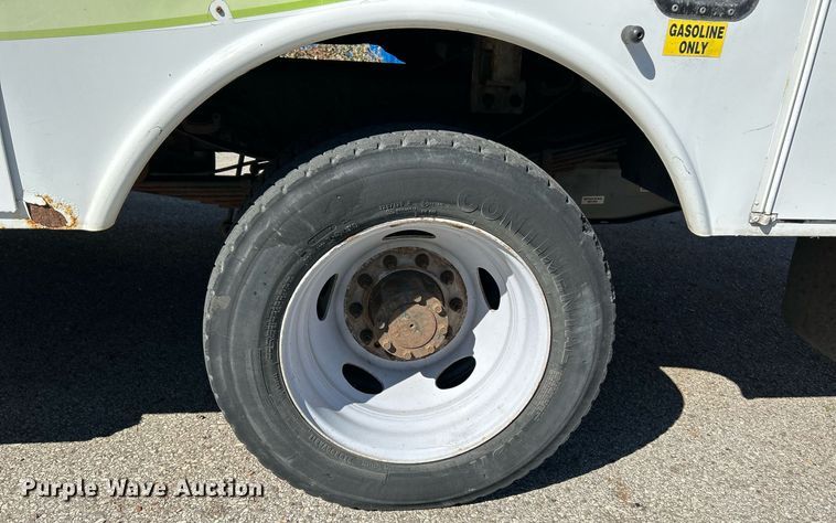 image for item NQ9971 2012 Ford F550 Super Duty XL  bucket truck