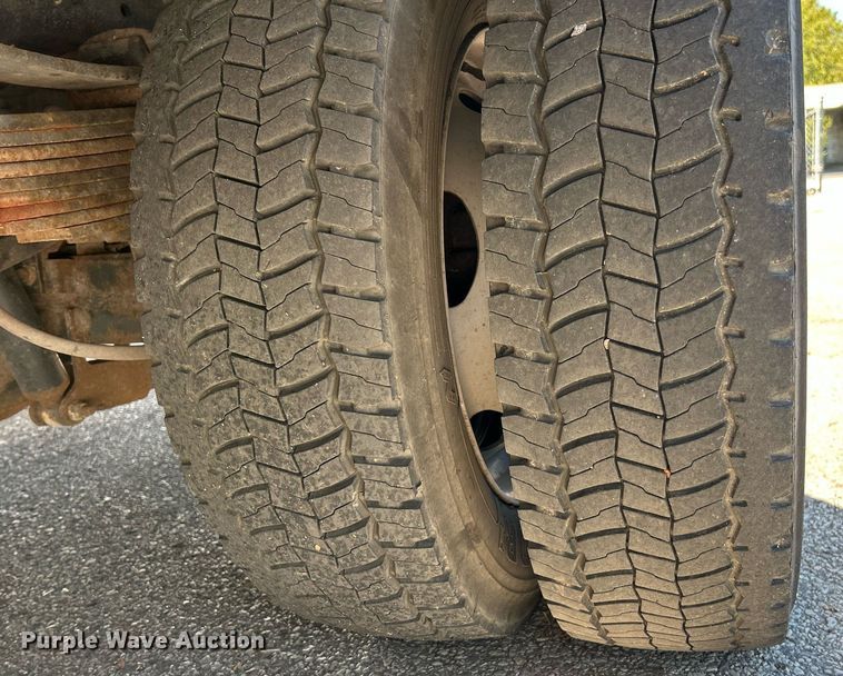 image for item NQ9971 2012 Ford F550 Super Duty XL  bucket truck