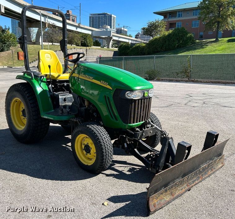 image for item NQ9972 2008 John Deere 3320  tractor