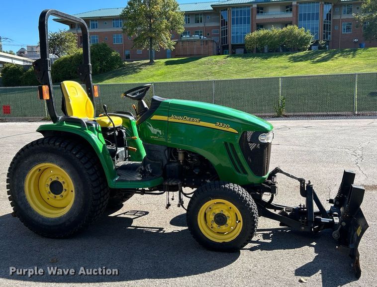 image for item NQ9972 2008 John Deere 3320  tractor