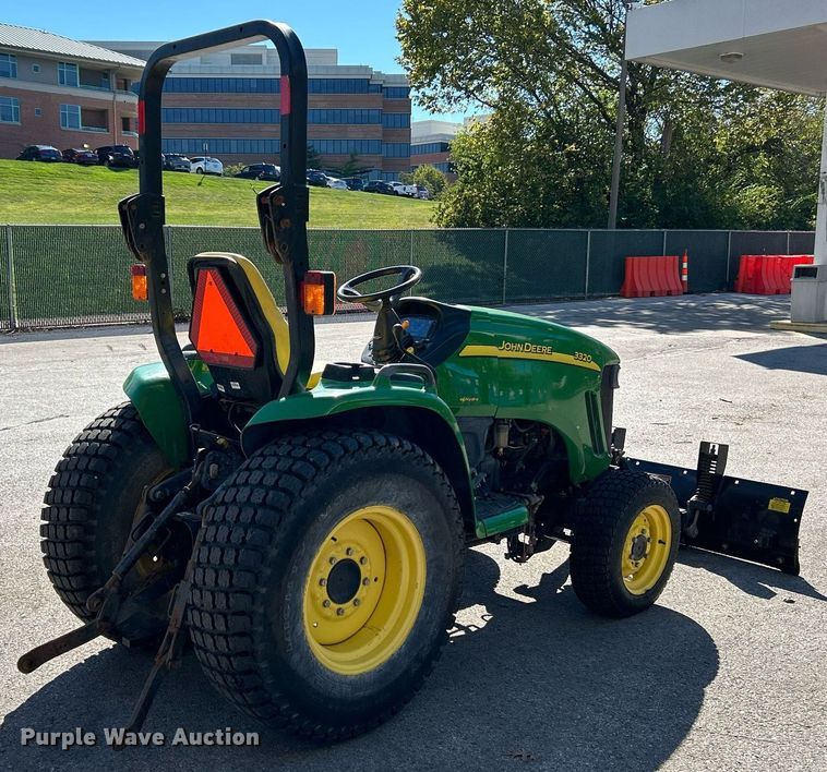 image for item NQ9972 2008 John Deere 3320  tractor