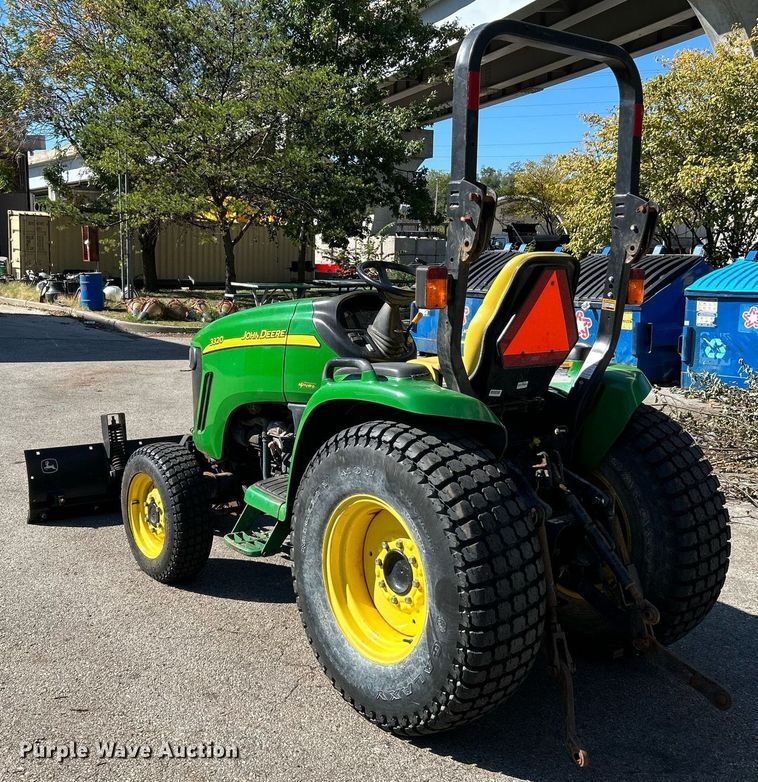 image for item NQ9972 2008 John Deere 3320  tractor