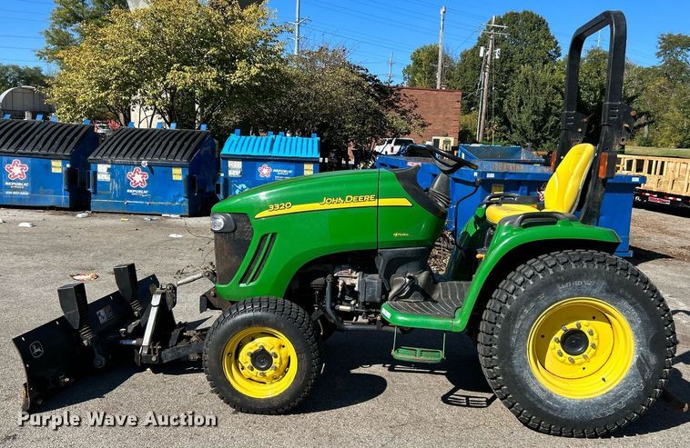 image for item NQ9972 2008 John Deere 3320  tractor