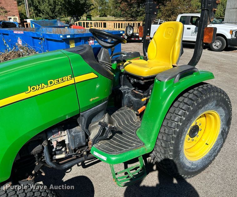 image for item NQ9972 2008 John Deere 3320  tractor