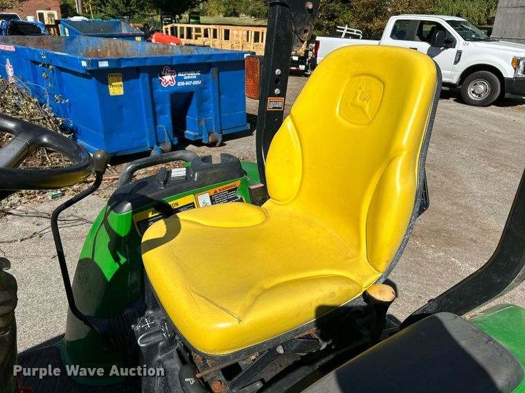 image for item NQ9972 2008 John Deere 3320  tractor