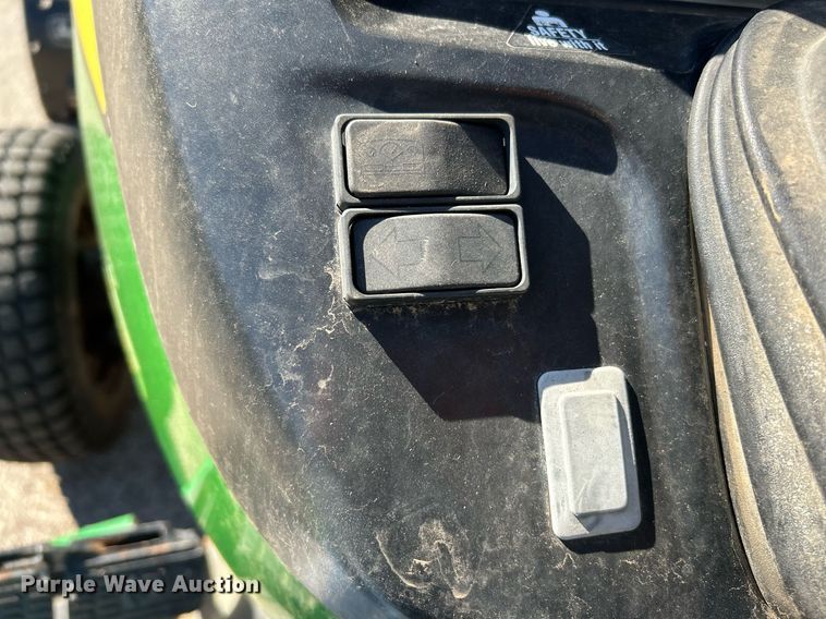 image for item NQ9972 2008 John Deere 3320  tractor