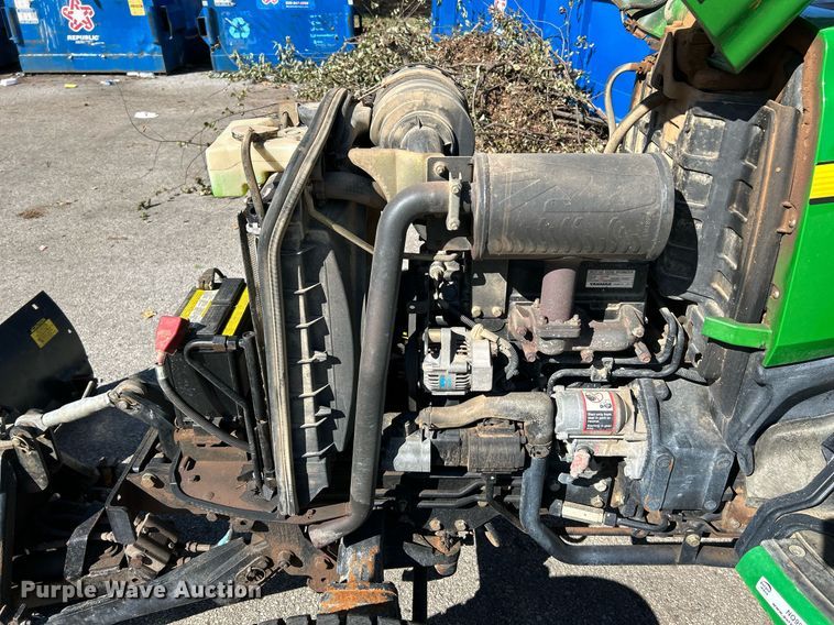 image for item NQ9972 2008 John Deere 3320  tractor