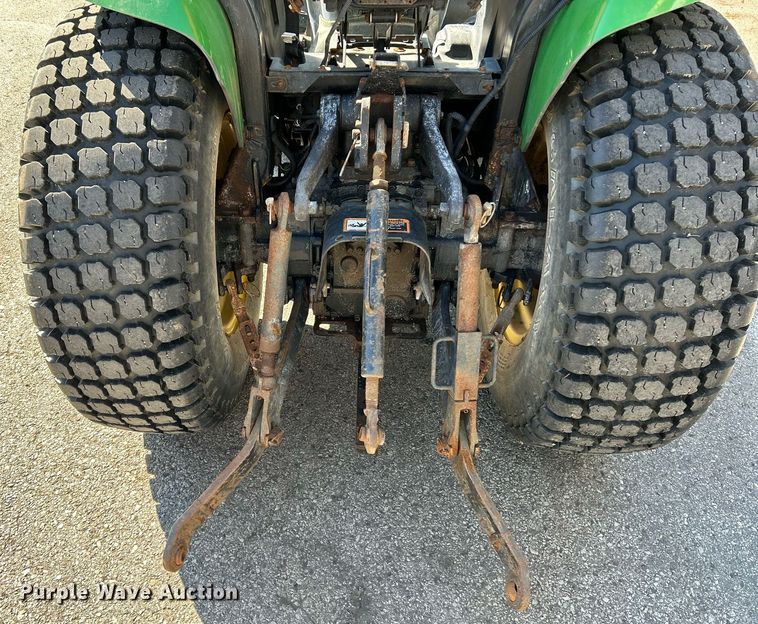 image for item NQ9972 2008 John Deere 3320  tractor