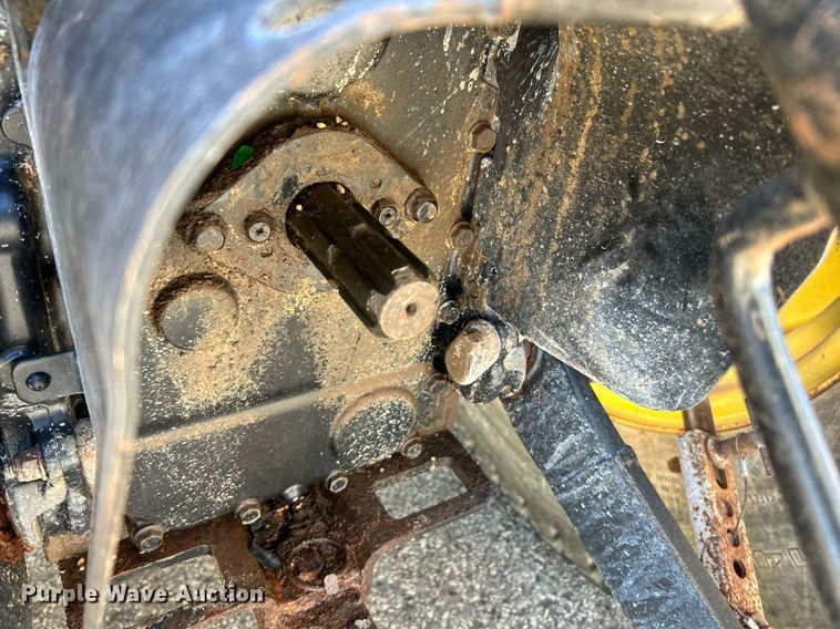 image for item NQ9972 2008 John Deere 3320  tractor