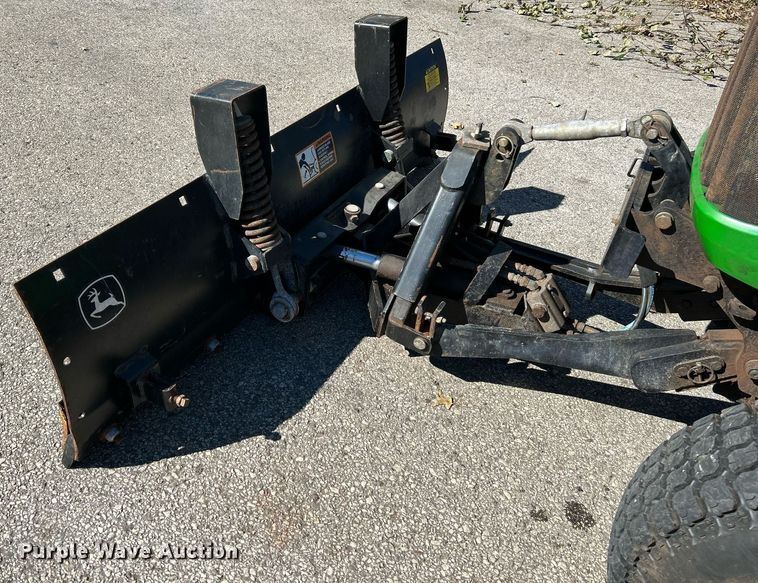 image for item NQ9972 2008 John Deere 3320  tractor