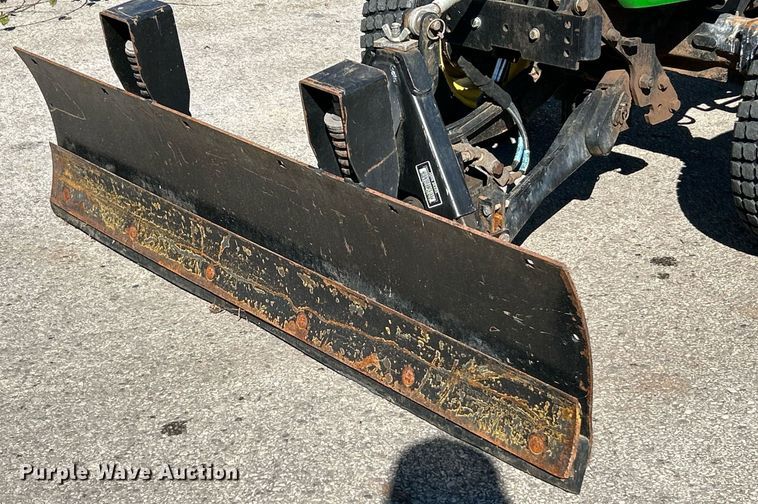 image for item NQ9972 2008 John Deere 3320  tractor