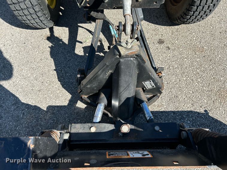 image for item NQ9972 2008 John Deere 3320  tractor