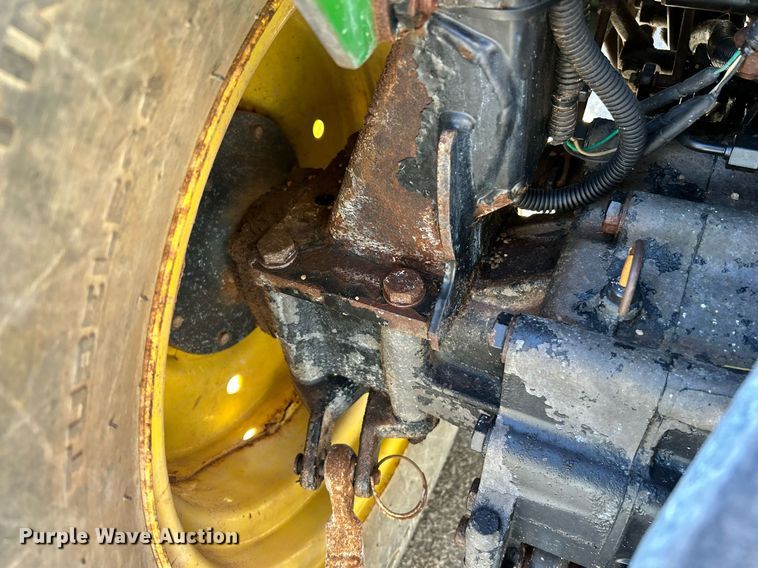 image for item NQ9972 2008 John Deere 3320  tractor