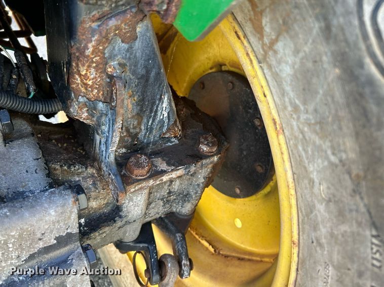 image for item NQ9972 2008 John Deere 3320  tractor