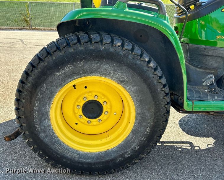 image for item NQ9972 2008 John Deere 3320  tractor