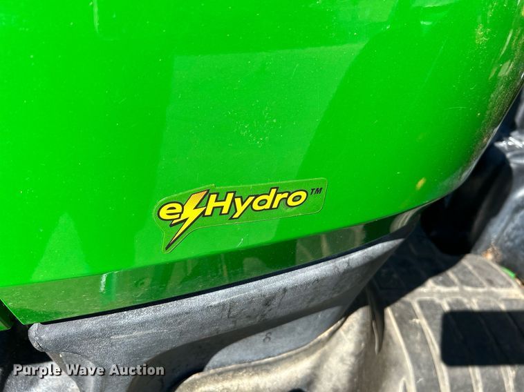 image for item NQ9972 2008 John Deere 3320  tractor