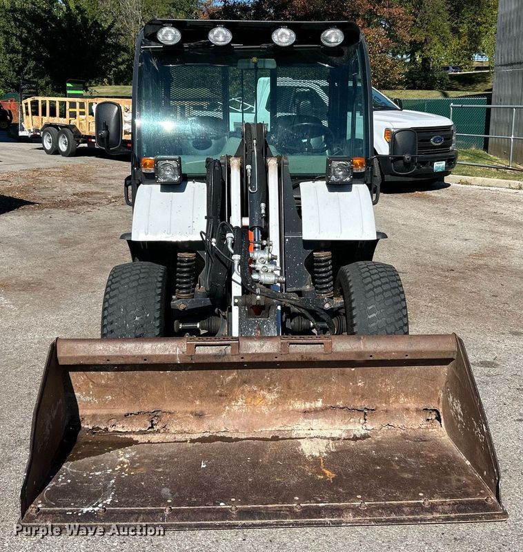 image for item NQ9973 2016 Bobcat 5600  utility vehicle