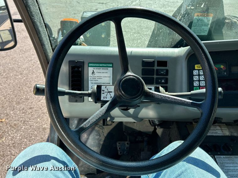 image for item NQ9973 2016 Bobcat 5600  utility vehicle