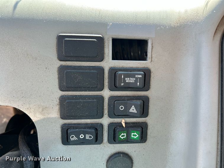 image for item NQ9973 2016 Bobcat 5600  utility vehicle