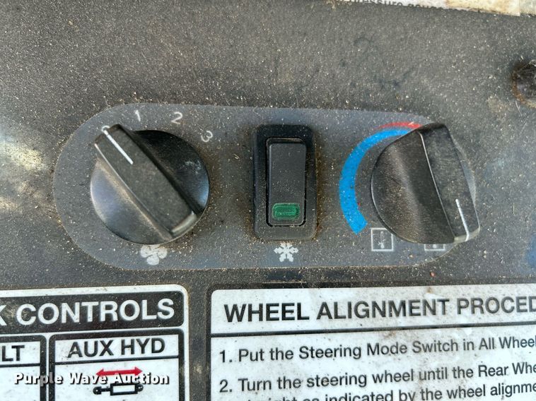 image for item NQ9973 2016 Bobcat 5600  utility vehicle