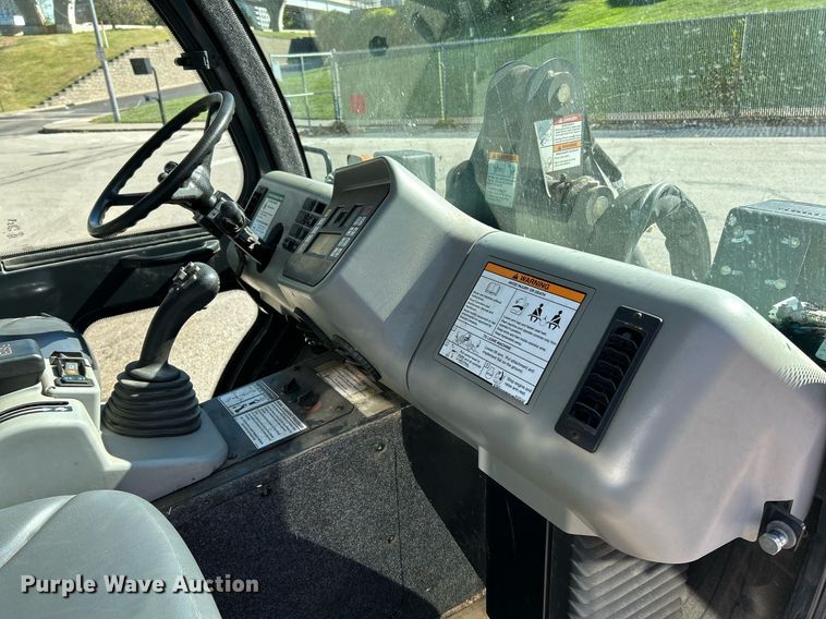 image for item NQ9973 2016 Bobcat 5600  utility vehicle