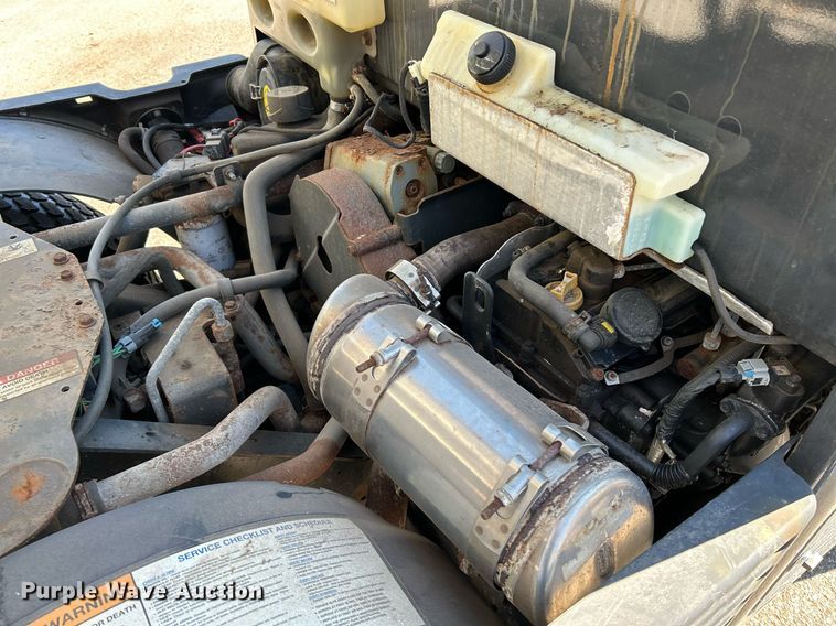 image for item NQ9973 2016 Bobcat 5600  utility vehicle