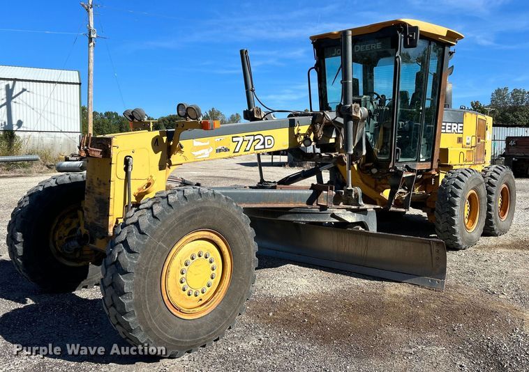 image for item NQ9983 2007 John Deere 772D motor grader