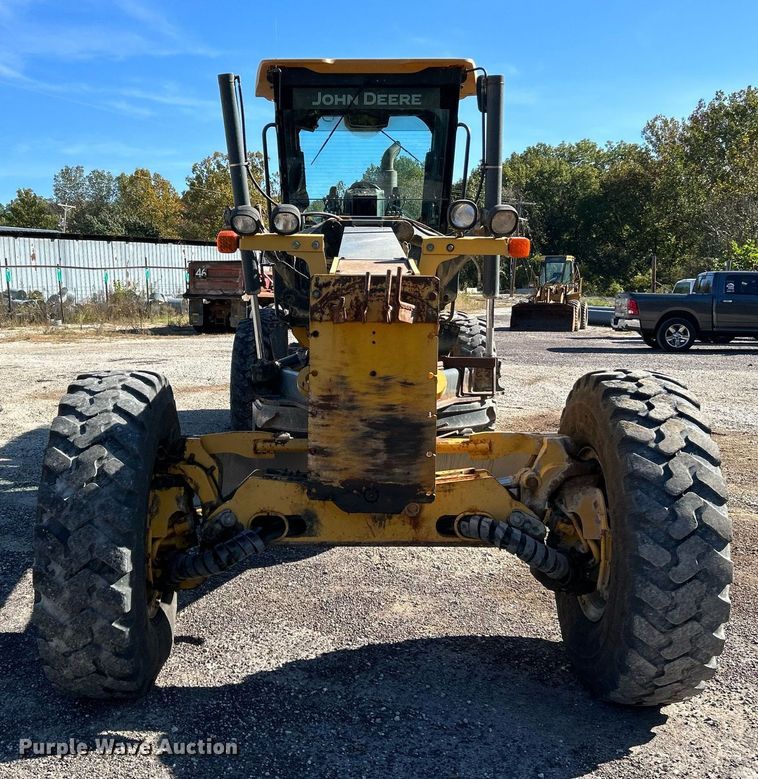 image for item NQ9983 2007 John Deere 772D motor grader