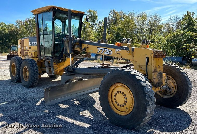 image for item NQ9983 2007 John Deere 772D motor grader