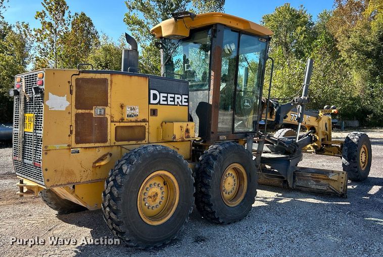 image for item NQ9983 2007 John Deere 772D motor grader