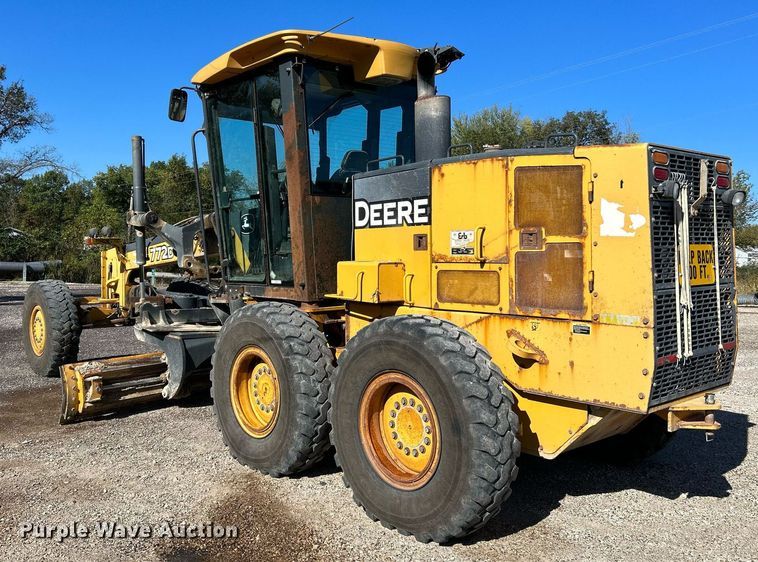 image for item NQ9983 2007 John Deere 772D motor grader