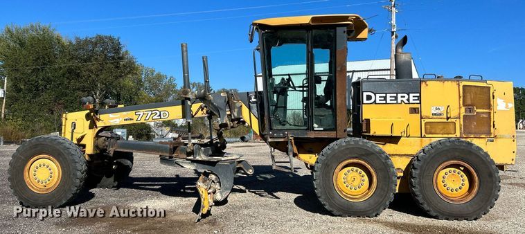 image for item NQ9983 2007 John Deere 772D motor grader