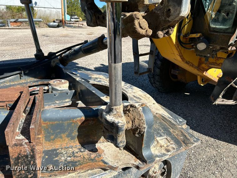 image for item NQ9983 2007 John Deere 772D motor grader