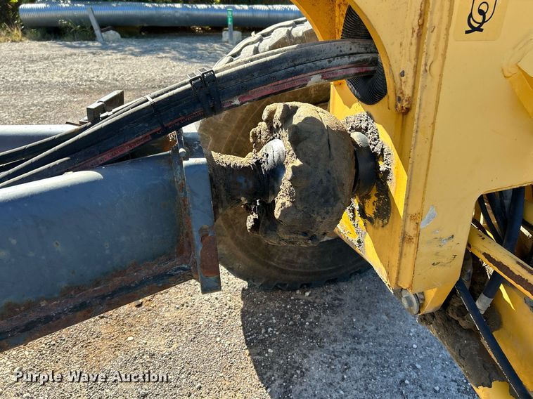 image for item NQ9983 2007 John Deere 772D motor grader