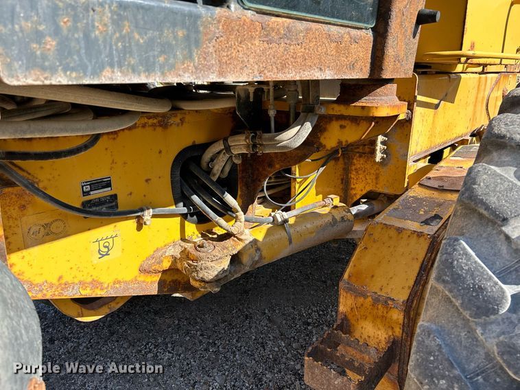 image for item NQ9983 2007 John Deere 772D motor grader