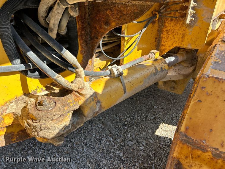 image for item NQ9983 2007 John Deere 772D motor grader