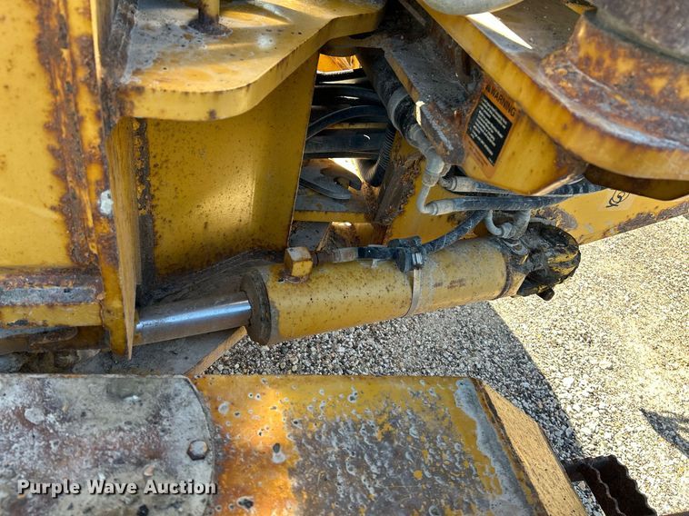 image for item NQ9983 2007 John Deere 772D motor grader