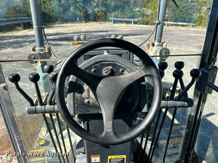 image for item NQ9983 2007 John Deere 772D motor grader