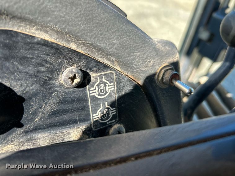 image for item NQ9983 2007 John Deere 772D motor grader