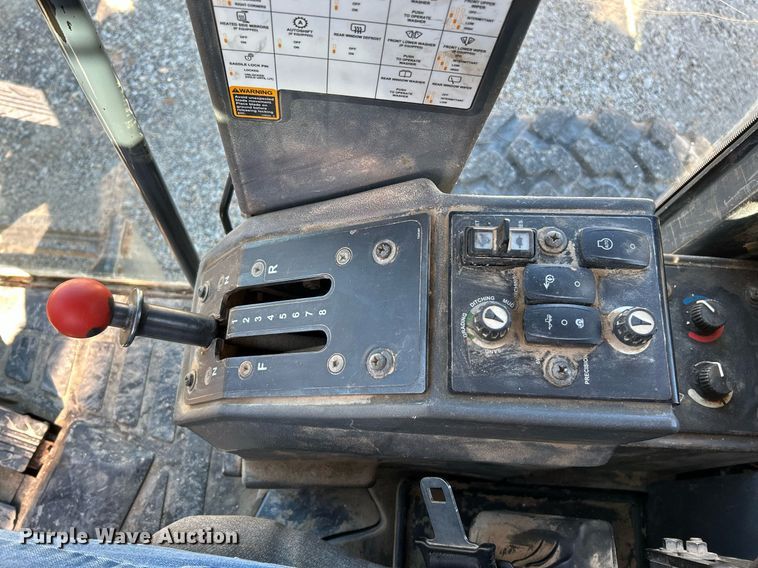 image for item NQ9983 2007 John Deere 772D motor grader