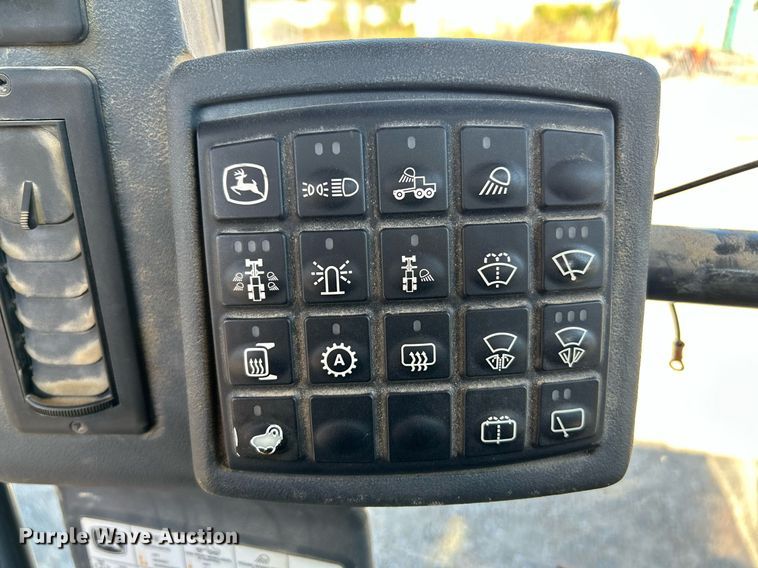 image for item NQ9983 2007 John Deere 772D motor grader