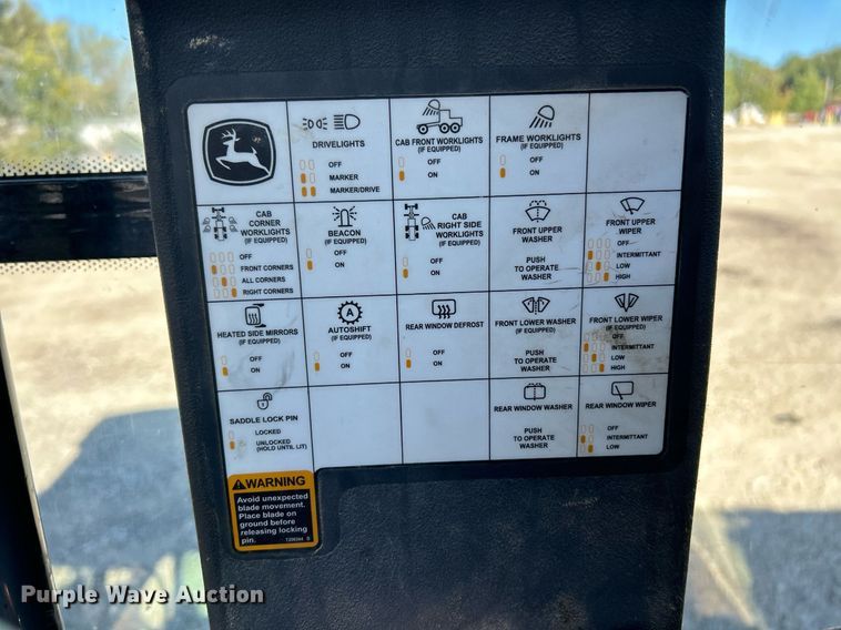 image for item NQ9983 2007 John Deere 772D motor grader