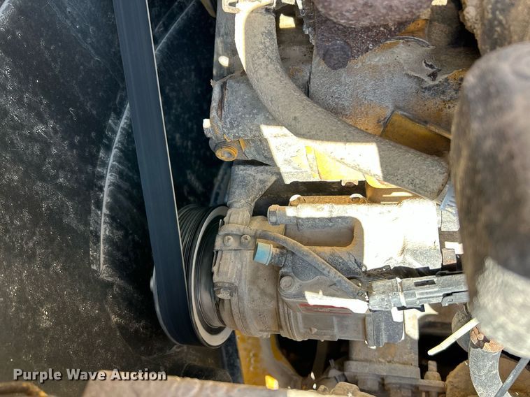 image for item NQ9983 2007 John Deere 772D motor grader