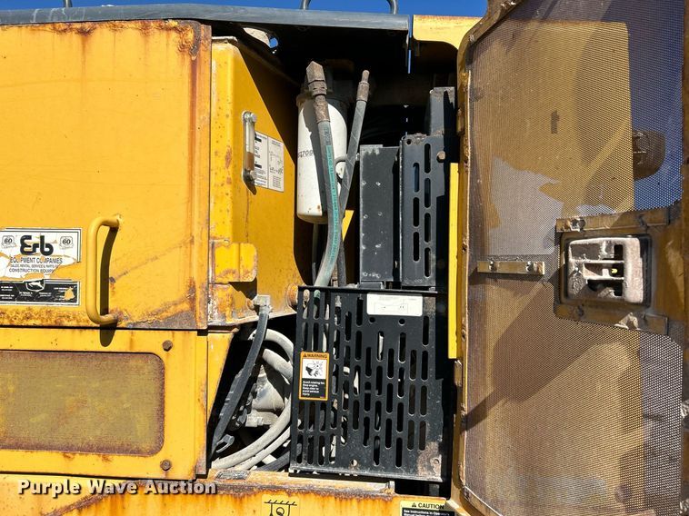 image for item NQ9983 2007 John Deere 772D motor grader