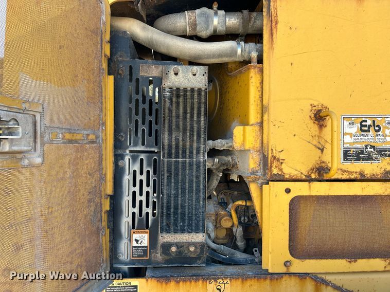 image for item NQ9983 2007 John Deere 772D motor grader