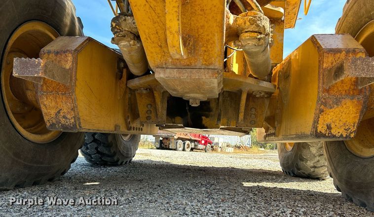 image for item NQ9983 2007 John Deere 772D motor grader