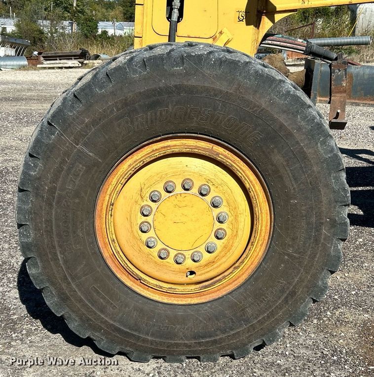 image for item NQ9983 2007 John Deere 772D motor grader