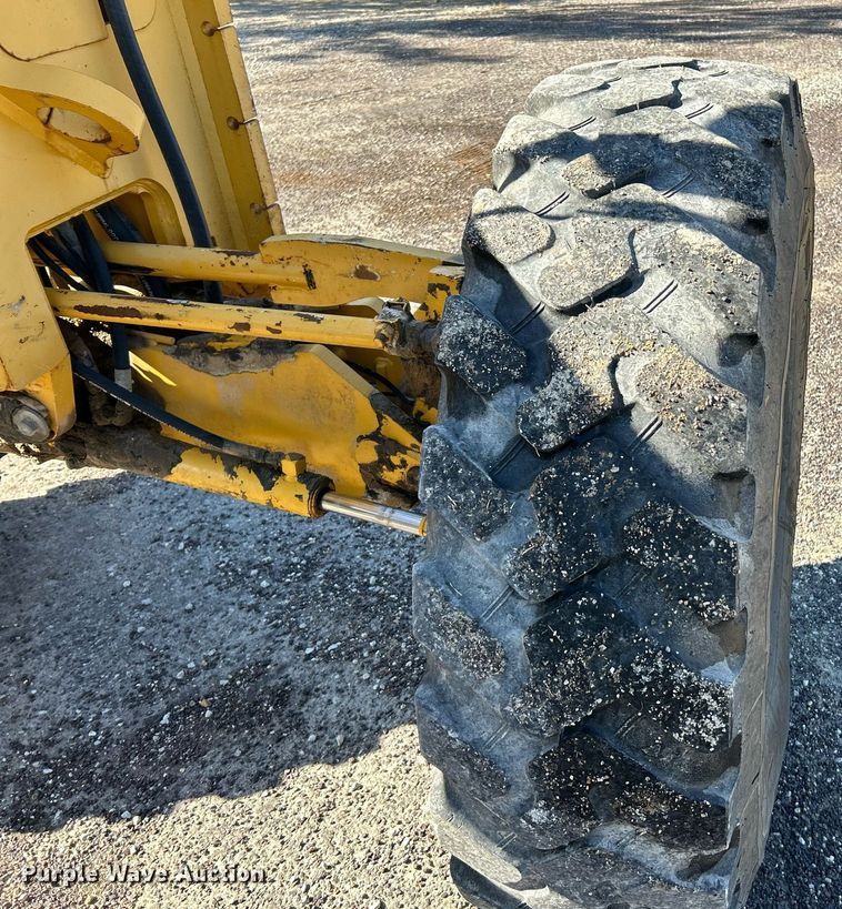 image for item NQ9983 2007 John Deere 772D motor grader